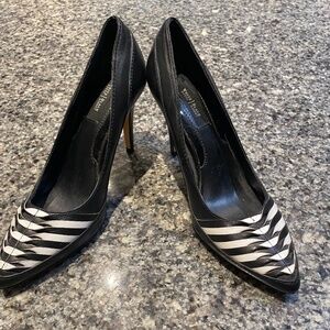 Black and White size 7.5 White House Black Market
